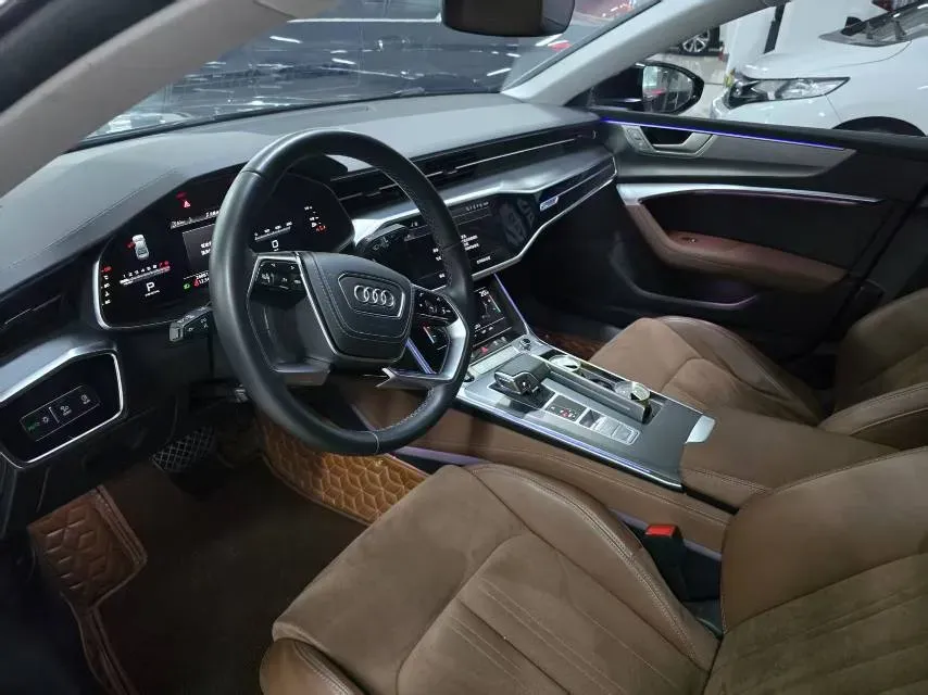 2024 Audi A7L 2.0T 245HP L4 7DCT,autocango,china used car exporter,china ev exporter,chinese used car exporter,chinese used ev exporter