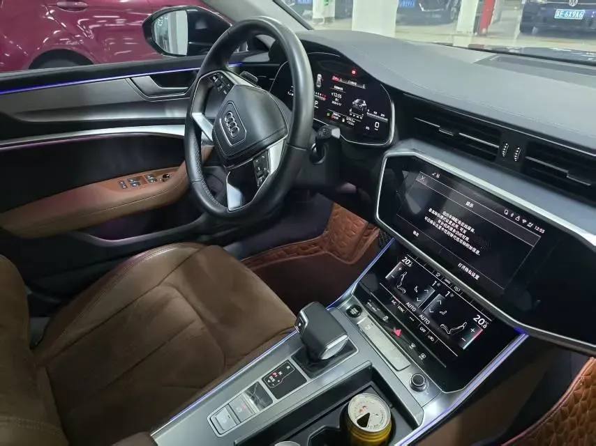 2024 Audi A7L 2.0T 245HP L4 7DCT,autocango,china used car exporter,china ev exporter,chinese used car exporter,chinese used ev exporter