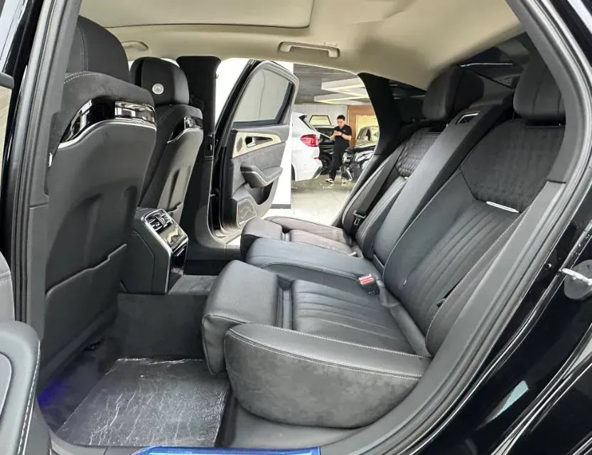 2023 HongQi H9 2.0T 252HP L4 7DCT,autocango,china used car exporter,china ev exporter,chinese used car exporter,chinese used ev exporter