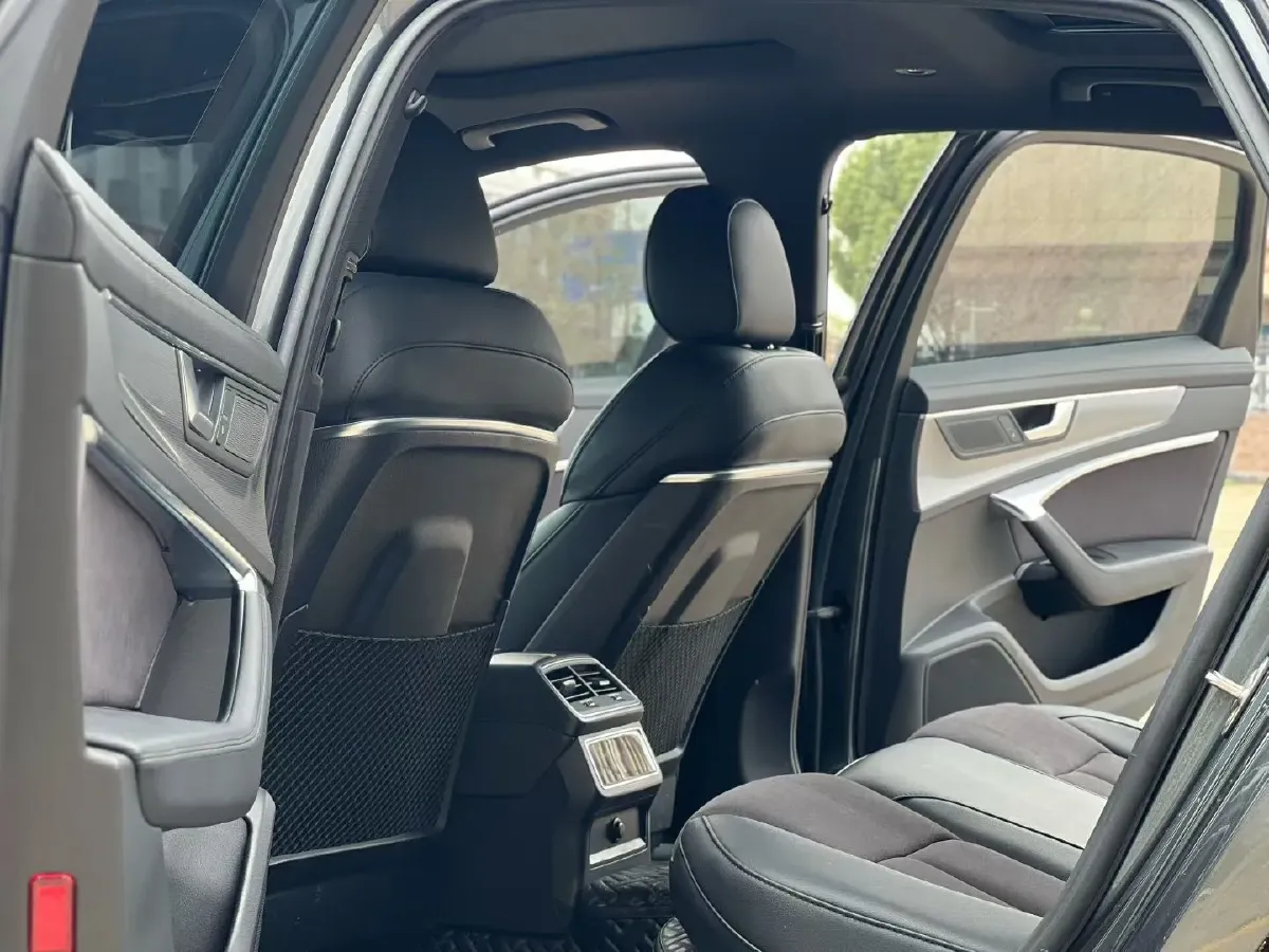 2020 Audi A6L 2.0T 224HP L4 7DCT,autocango,china used car exporter,china ev exporter,chinese used car exporter,chinese used ev exporter