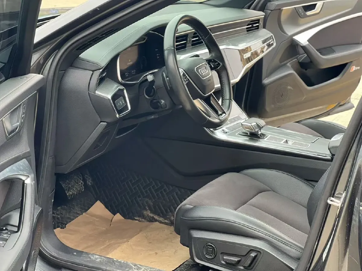2020 Audi A6L 2.0T 224HP L4 7DCT,autocango,china used car exporter,china ev exporter,chinese used car exporter,chinese used ev exporter