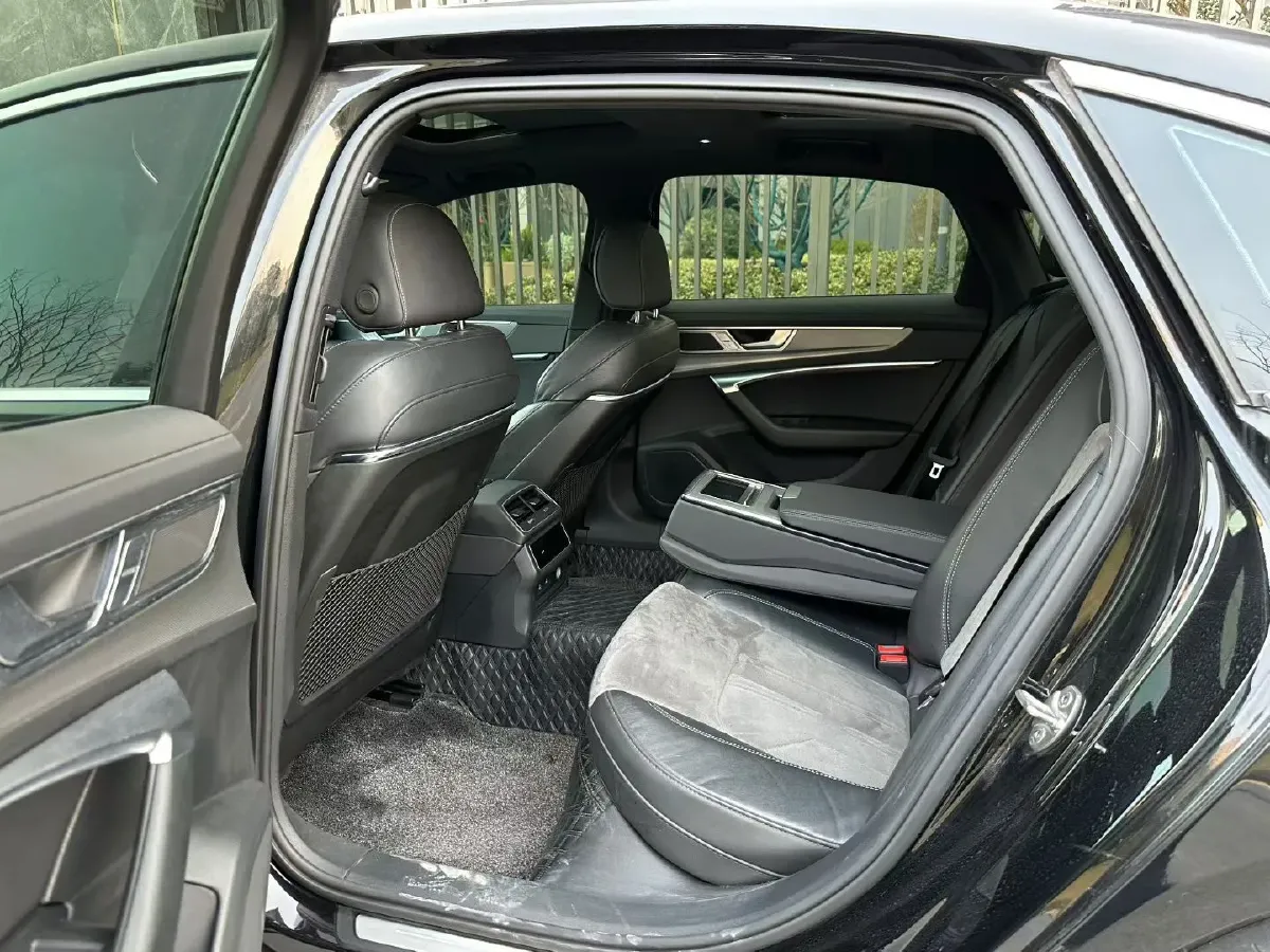 2023 Audi A6L 2.0T 245HP L4 7DCT,autocango,china used car exporter,china ev exporter,chinese used car exporter,chinese used ev exporter