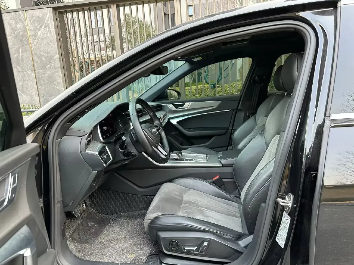 2023 Audi A6L 2.0T 245HP L4 7DCT,autocango,china used car exporter,china ev exporter,chinese used car exporter,chinese used ev exporter