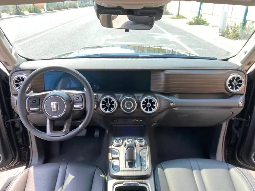 2021 Tank 300 2.0T 227HP L4 8AT,autocango,china used car exporter,china ev exporter,chinese used car exporter,chinese used ev exporter