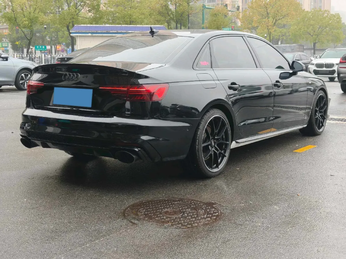 2022 Audi A4L 2.0T 190HP L4 7DCT,autocango,china used car exporter,china ev exporter,chinese used car exporter,chinese used ev exporter