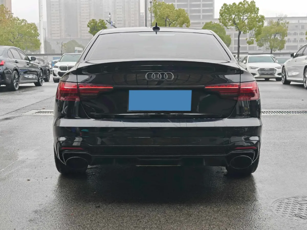 2022 Audi A4L 2.0T 190HP L4 7DCT,autocango,china used car exporter,china ev exporter,chinese used car exporter,chinese used ev exporter