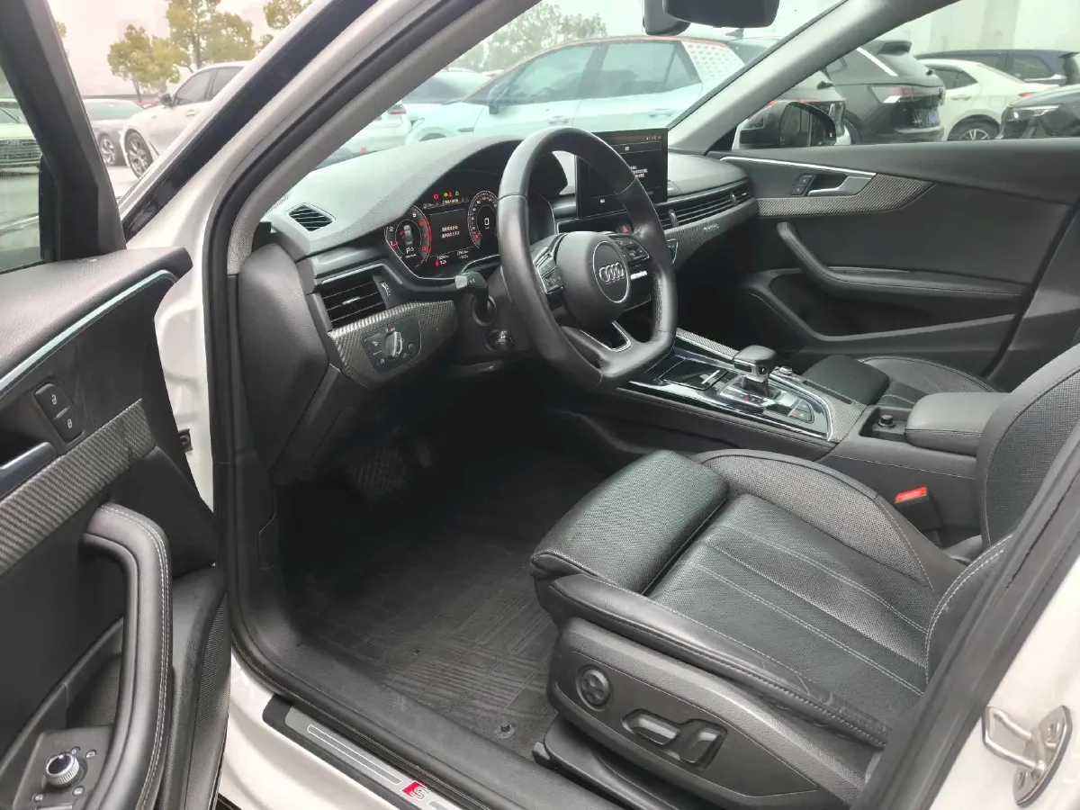 2022 Audi A4L 2.0T 190HP L4 7DCT,autocango,china used car exporter,china ev exporter,chinese used car exporter,chinese used ev exporter