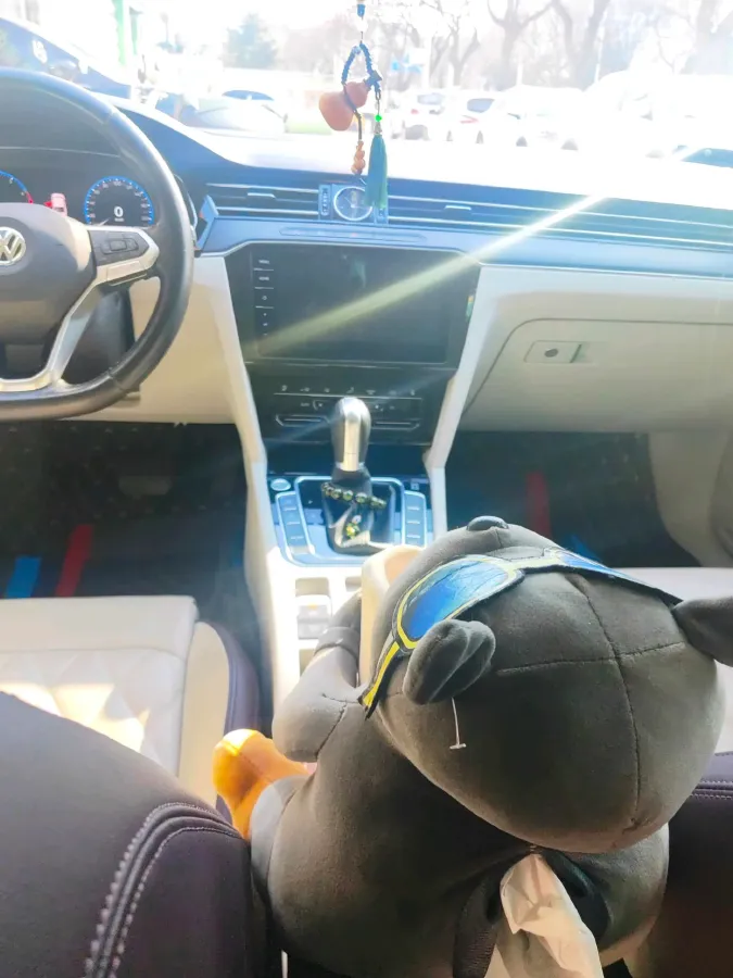 2020 Volkswagen Magotan 2.0T 220HP L4 7DCT,autocango,china used car exporter,china ev exporter,chinese used car exporter,chinese used ev exporter