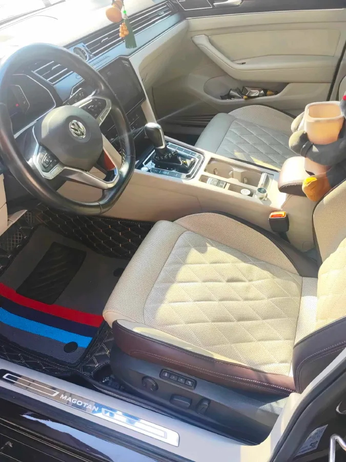 2020 Volkswagen Magotan 2.0T 220HP L4 7DCT,autocango,china used car exporter,china ev exporter,chinese used car exporter,chinese used ev exporter