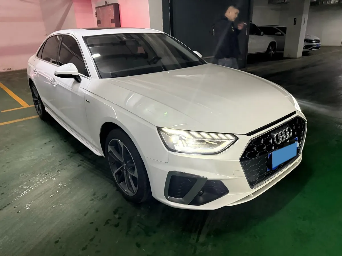 2020 Audi A4L 2.0T 190HP L4 7DCT,autocango,china used car exporter,china ev exporter,chinese used car exporter,chinese used ev exporter