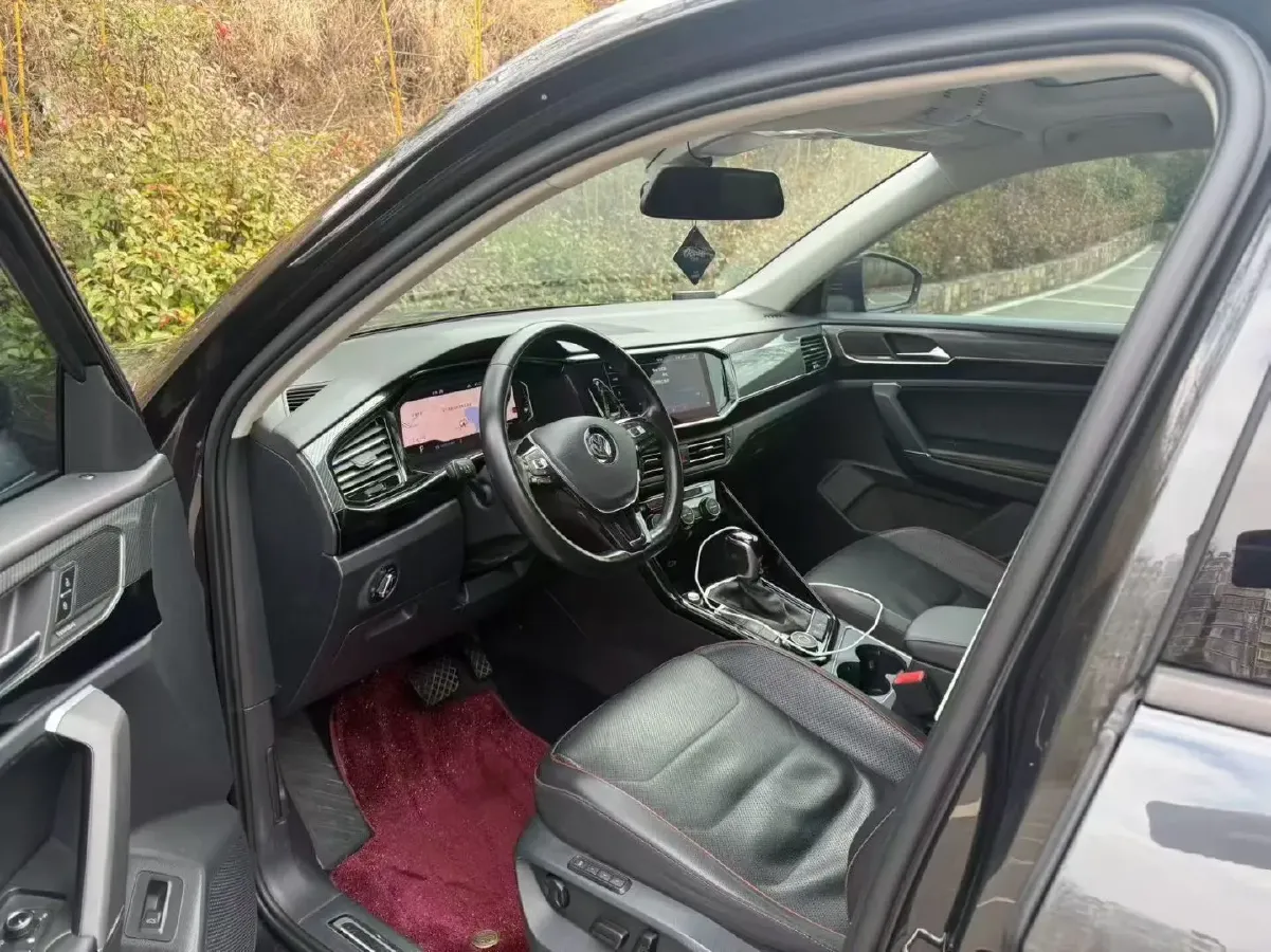 2019 Jeep Cherokee 2.0T 265HP L4 9AT,autocango,china used car exporter,china ev exporter,chinese used car exporter,chinese used ev exporter