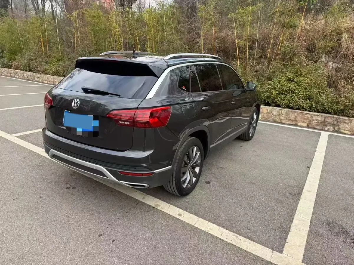 2019 Jeep Cherokee 2.0T 265HP L4 9AT,autocango,china used car exporter,china ev exporter,chinese used car exporter,chinese used ev exporter