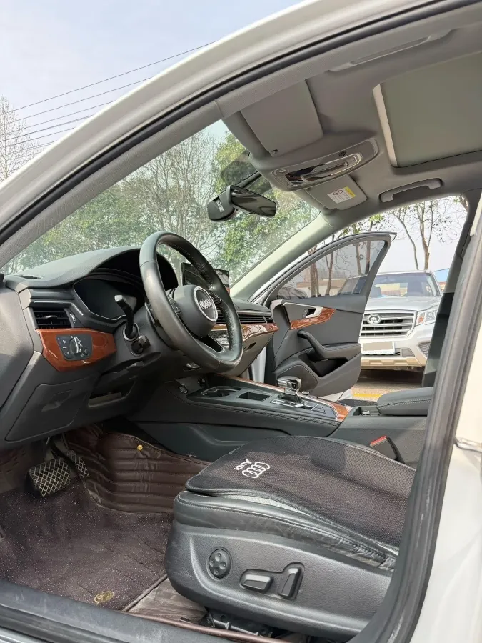 2020 Audi A4L 2.0T 190HP L4 7DCT,autocango,china used car exporter,china ev exporter,chinese used car exporter,chinese used ev exporter