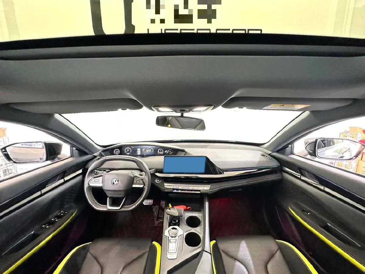 2022 ChangAn UNI-V 2.0T 233HP L4 8AT,autocango,china used car exporter,china ev exporter,chinese used car exporter,chinese used ev exporter