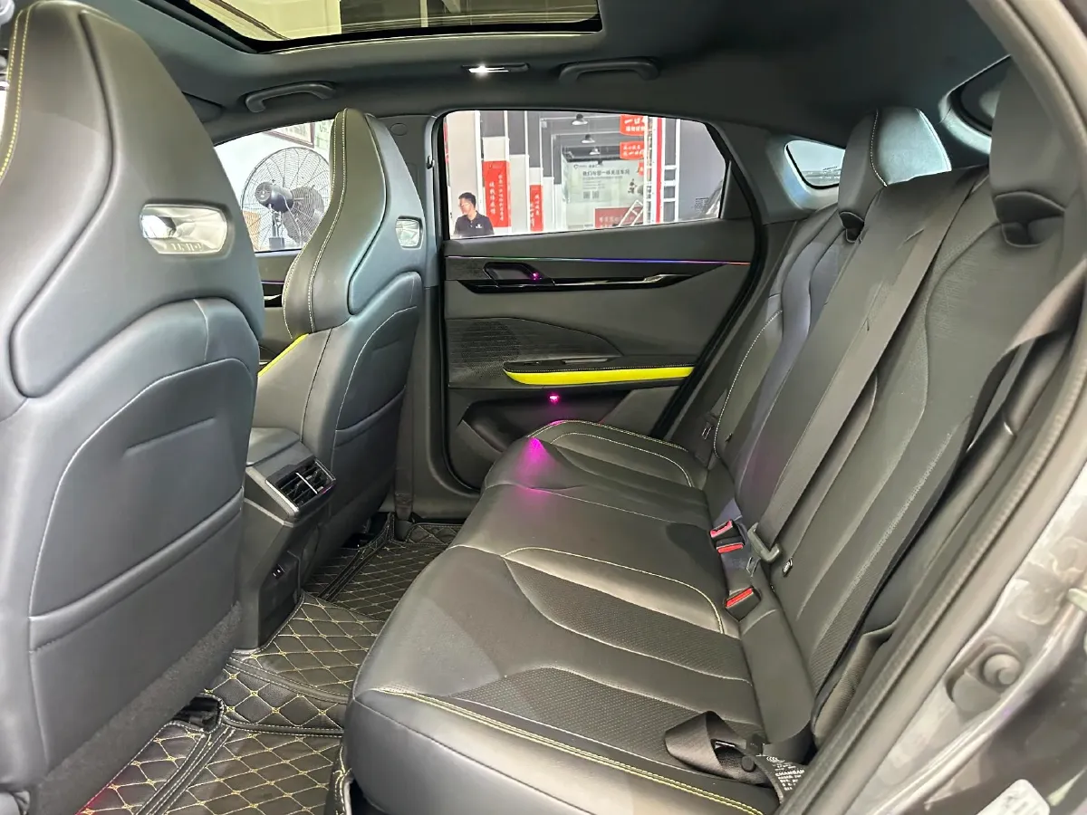 2022 ChangAn UNI-V 2.0T 233HP L4 8AT,autocango,china used car exporter,china ev exporter,chinese used car exporter,chinese used ev exporter