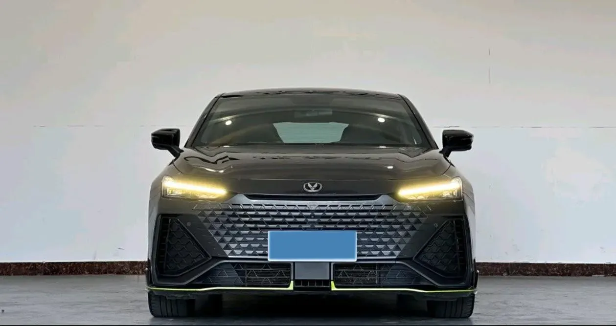 2022 ChangAn UNI-V 2.0T 233HP L4 8AT,autocango,china used car exporter,china ev exporter,chinese used car exporter,chinese used ev exporter