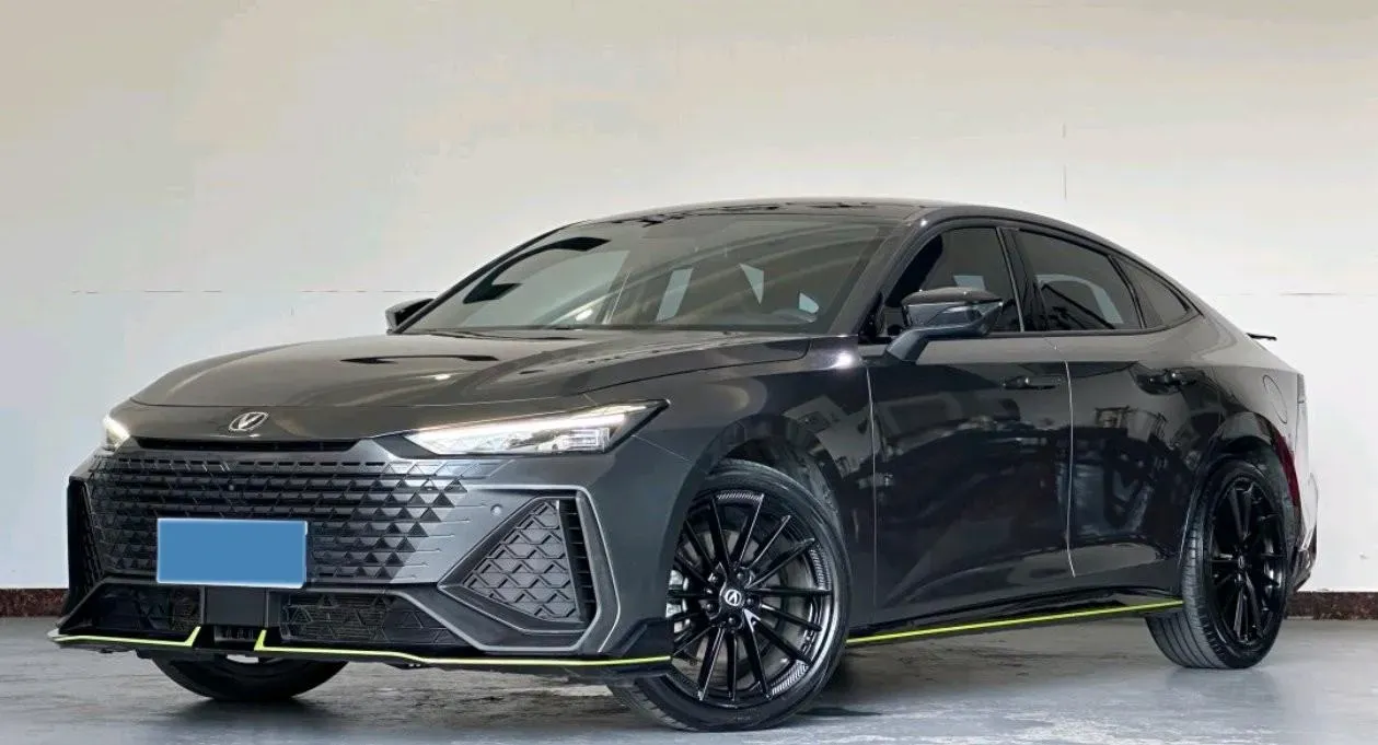 2022 ChangAn UNI-V 2.0T 233HP L4 8AT,autocango,china used car exporter,china ev exporter,chinese used car exporter,chinese used ev exporter