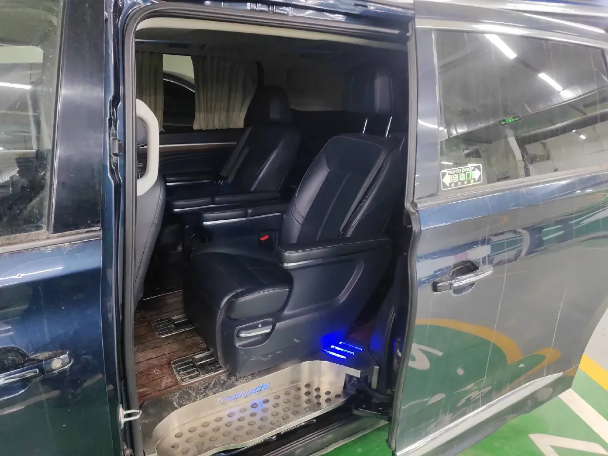 2021 GAC Trumpchi M8 2.0T 252HP L4 8AT,autocango,china used car exporter,china ev exporter,chinese used car exporter,chinese used ev exporter