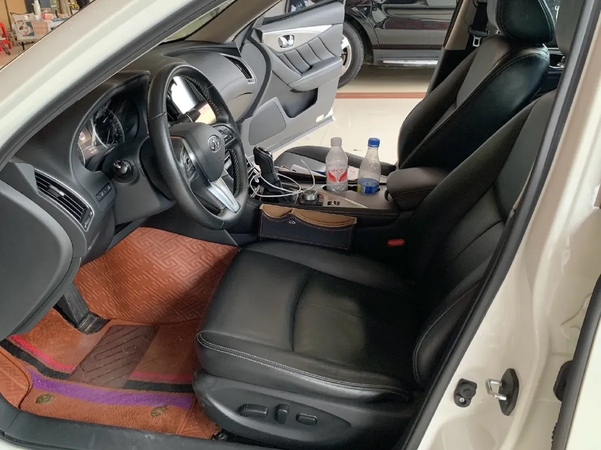 2018 Jeep Grand Commander 2.0T 265HP L4 9AT,autocango,china used car exporter,china ev exporter,chinese used car exporter,chinese used ev exporter