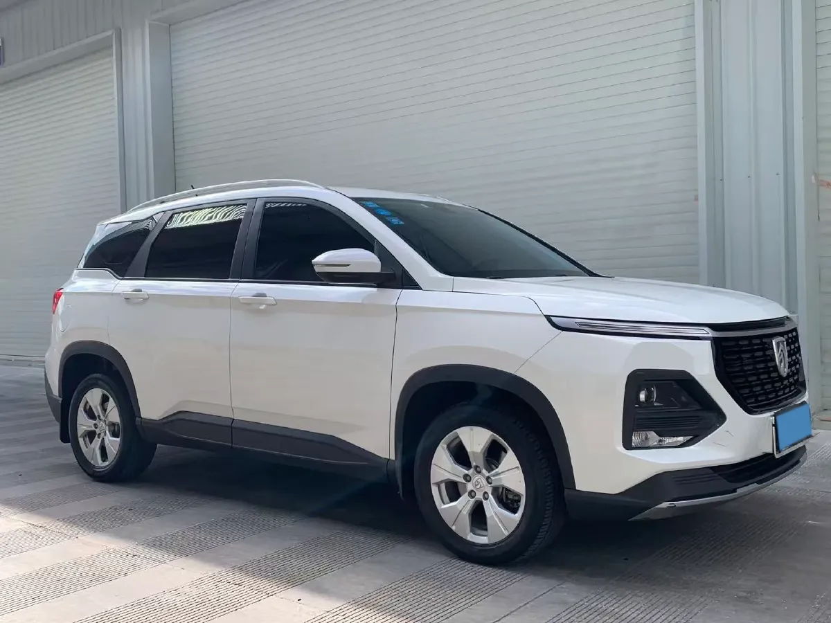 2020 BaoJun 530 1.5T 147HP L4 6MT,autocango,china used car exporter,china ev exporter,chinese used car exporter,chinese used ev exporter