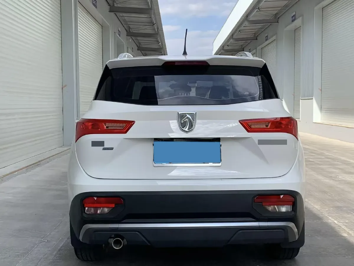 2020 BaoJun 530 1.5T 147HP L4 6MT,autocango,china used car exporter,china ev exporter,chinese used car exporter,chinese used ev exporter