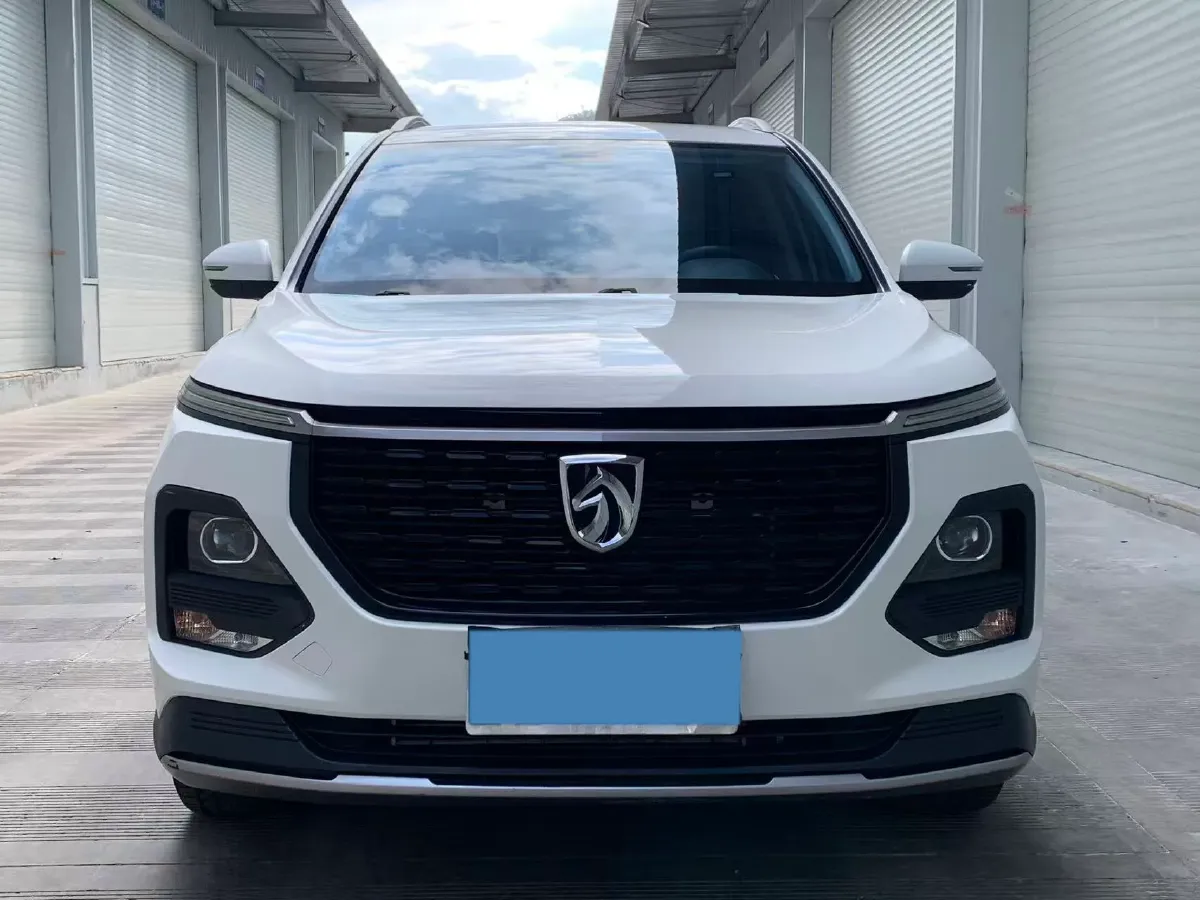 2020 BaoJun 530 1.5T 147HP L4 6MT,autocango,china used car exporter,china ev exporter,chinese used car exporter,chinese used ev exporter