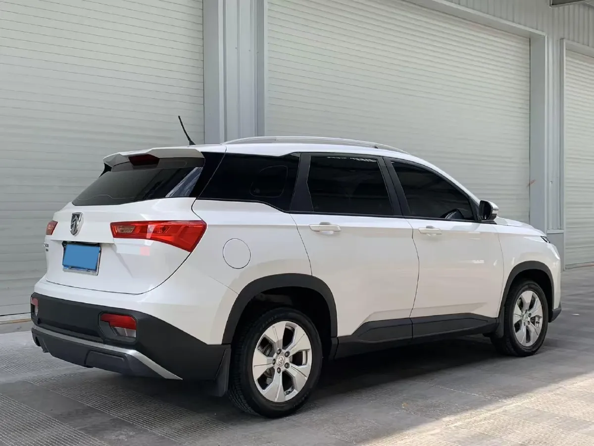 2020 BaoJun 530 1.5T 147HP L4 6MT,autocango,china used car exporter,china ev exporter,chinese used car exporter,chinese used ev exporter