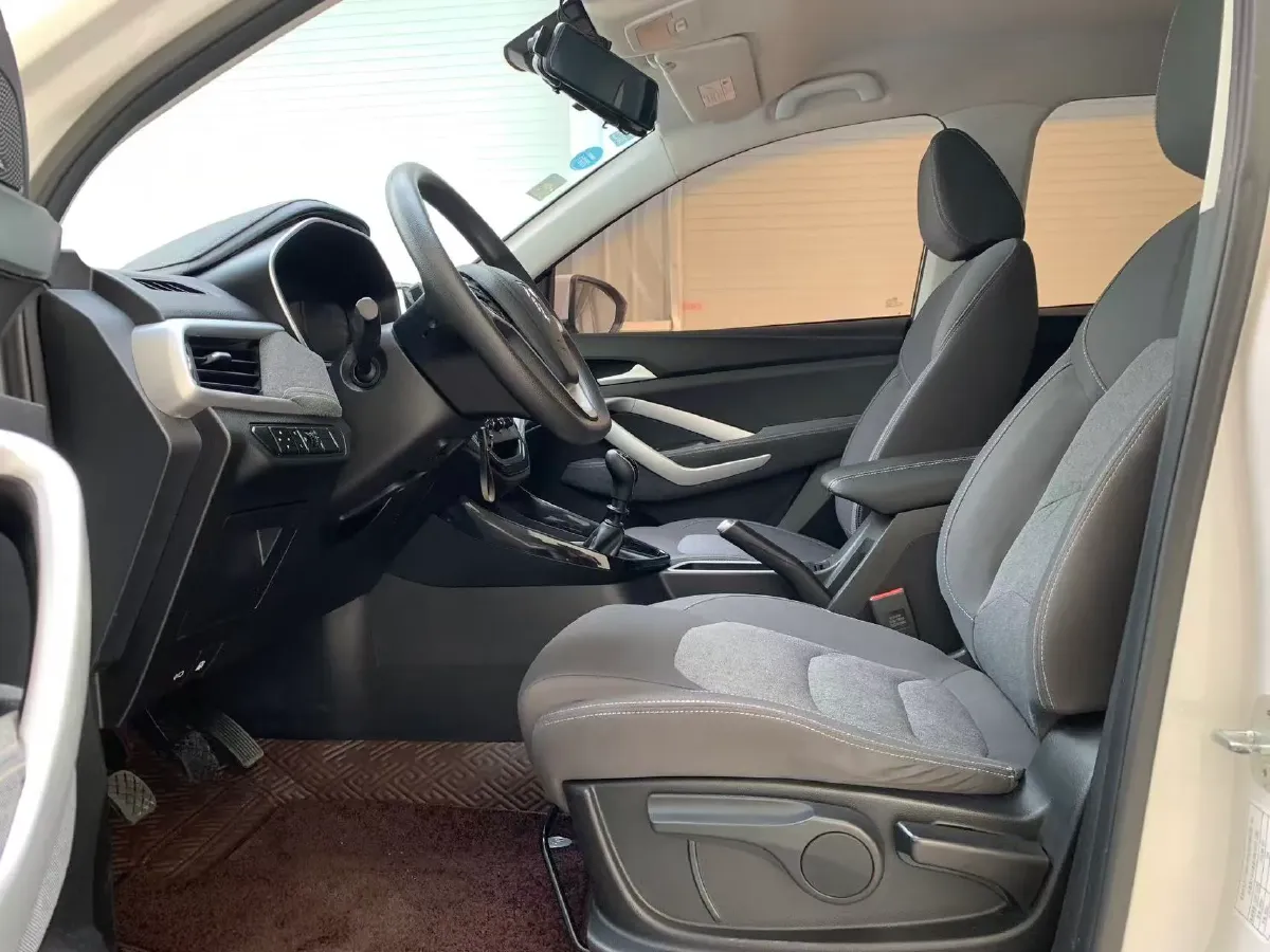 2020 BaoJun 530 1.5T 147HP L4 6MT,autocango,china used car exporter,china ev exporter,chinese used car exporter,chinese used ev exporter