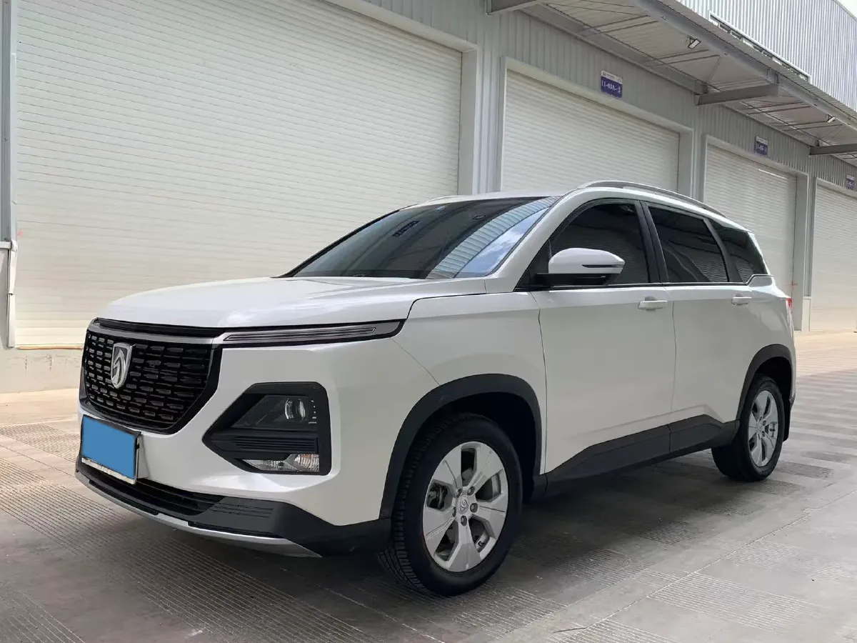 2020 BaoJun 530 1.5T 147HP L4 6MT,autocango,china used car exporter,china ev exporter,chinese used car exporter,chinese used ev exporter