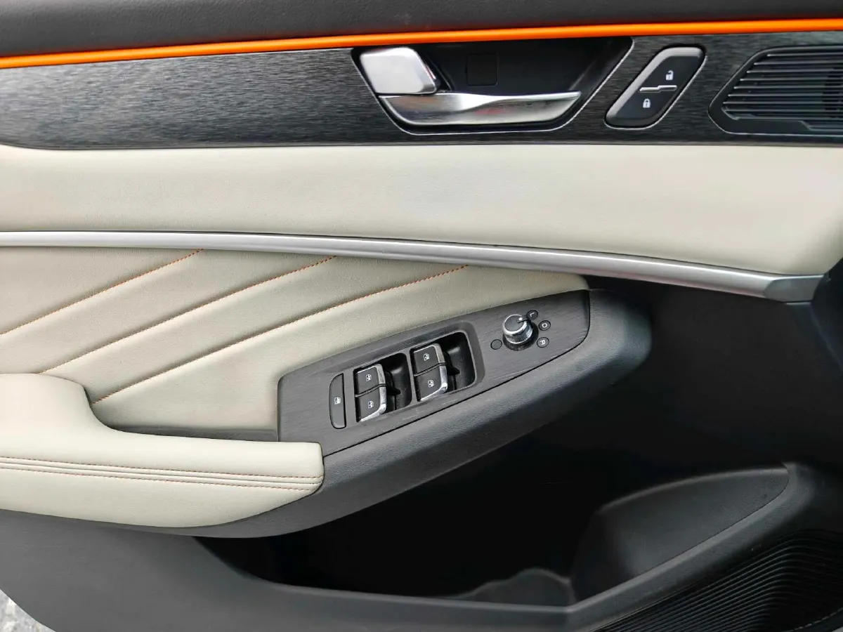 2021 DongFeng Aeolus YiXuan MAX 1.5T 190HP L4 7DCT,autocango,china used car exporter,china ev exporter,chinese used car exporter,chinese used ev exporter