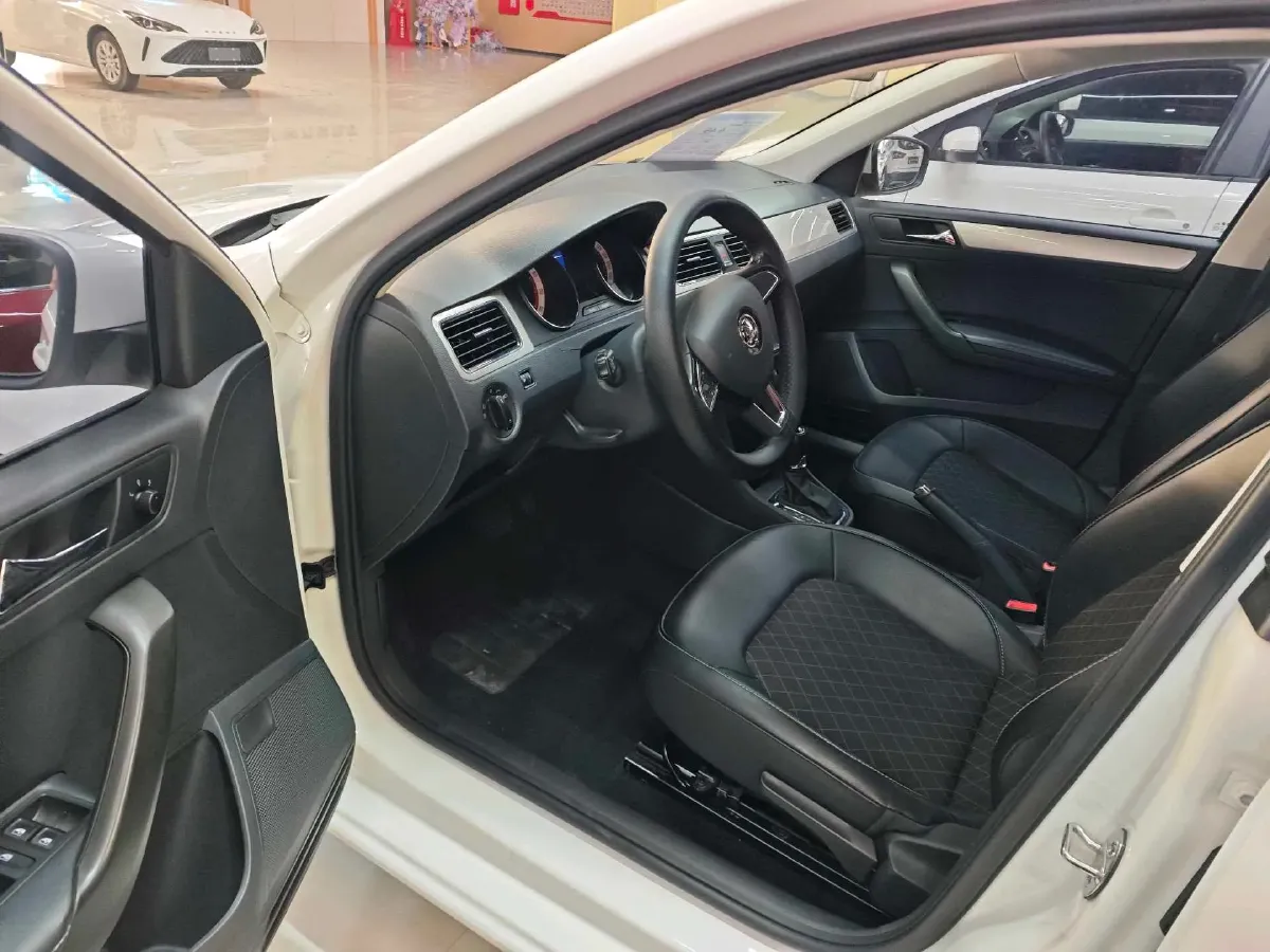 2018 Skoda Rapid Spaceback 1.6L 110HP L4 6AT,autocango,china used car exporter,china ev exporter,chinese used car exporter,chinese used ev exporter