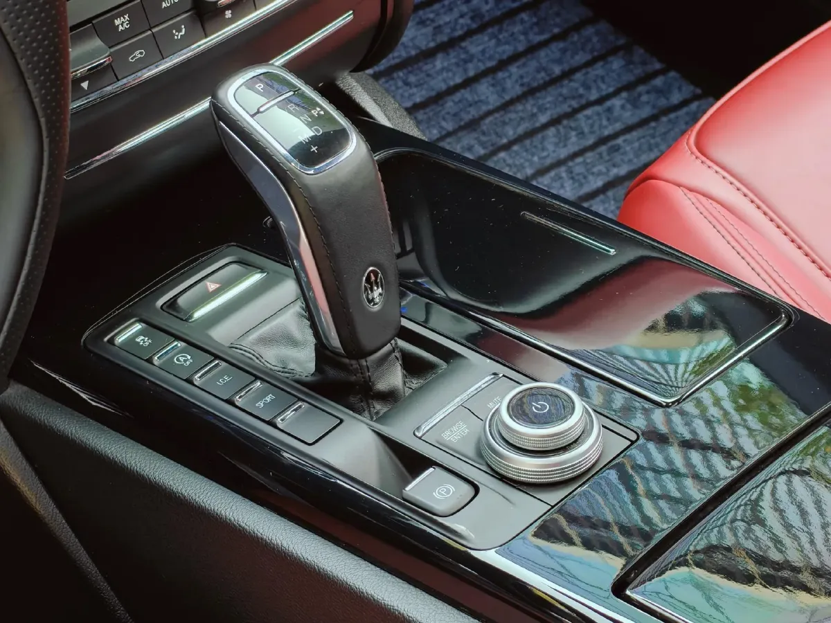 2022 Maserati Ghibli 3.0T 350HP V6 8AT,autocango,china used car exporter,china ev exporter,chinese used car exporter,chinese used ev exporter