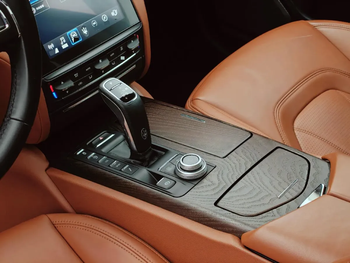 2019 Maserati Quattroporte 3.0T 350HP V6 8AT,autocango,china used car exporter,china ev exporter,chinese used car exporter,chinese used ev exporter