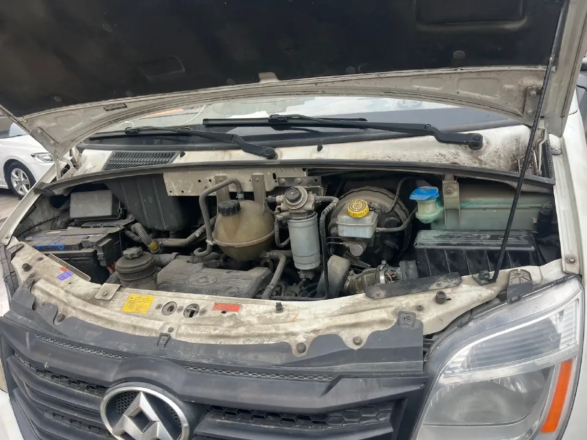 2013 MAXUS XinTu V80 2.5T 136HP L4 5MT,autocango,china used car exporter,china ev exporter,chinese used car exporter,chinese used ev exporter