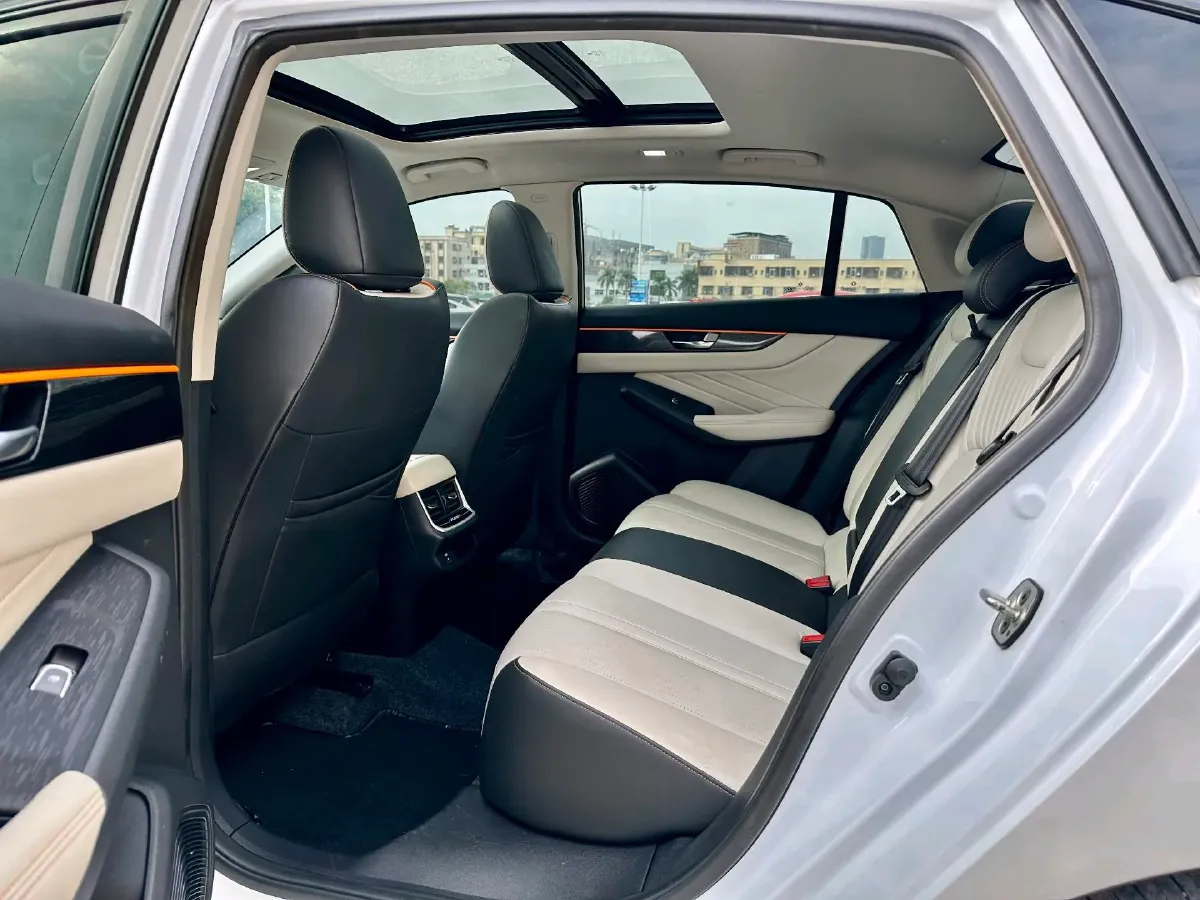 2021 DongFeng Aeolus YiXuan MAX 1.5T 190HP L4 7DCT,autocango,china used car exporter,china ev exporter,chinese used car exporter,chinese used ev exporter