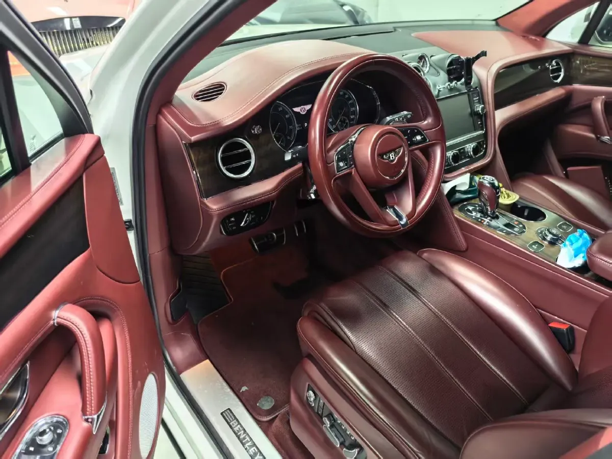 2018 Bentley Bentayga 4.0T 550HP V8 8AT,autocango,china used car exporter,china ev exporter,chinese used car exporter,chinese used ev exporter