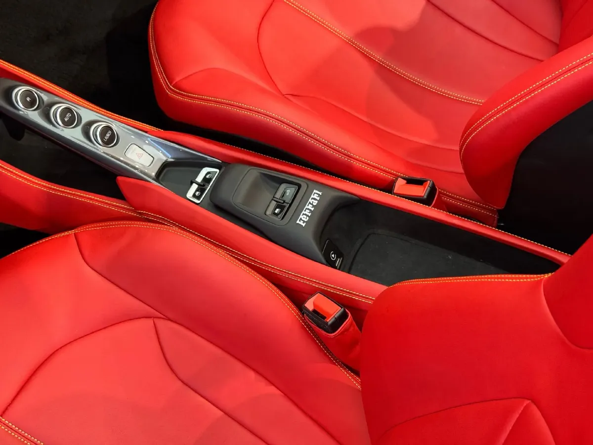 2020 Ferrari F8 3.9T 720HP V8 7DCT,autocango,china used car exporter,china ev exporter,chinese used car exporter,chinese used ev exporter