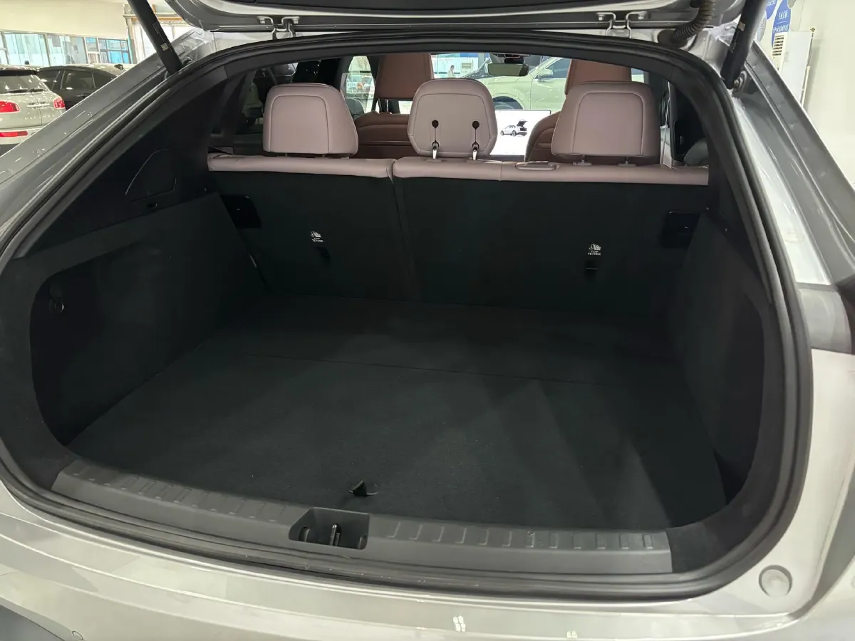 2024 IM L6 BEV 75KWH,autocango,china used car exporter,china ev exporter,chinese used car exporter,chinese used ev exporter