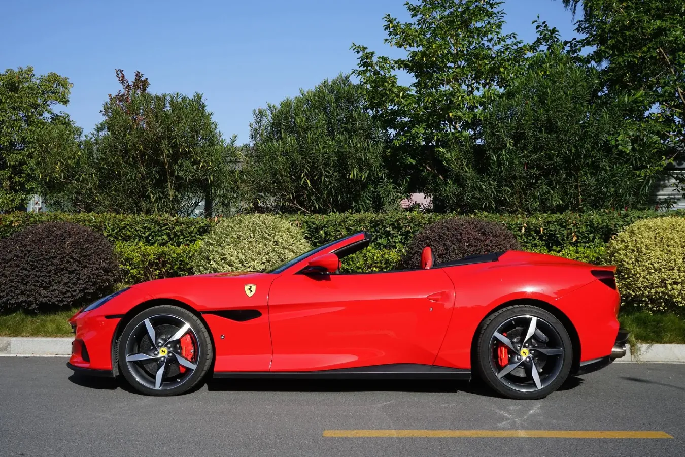 2021 Ferrari Portofino 3.9T 620HP V8 8DCT,autocango,china used car exporter,china ev exporter,chinese used car exporter,chinese used ev exporter