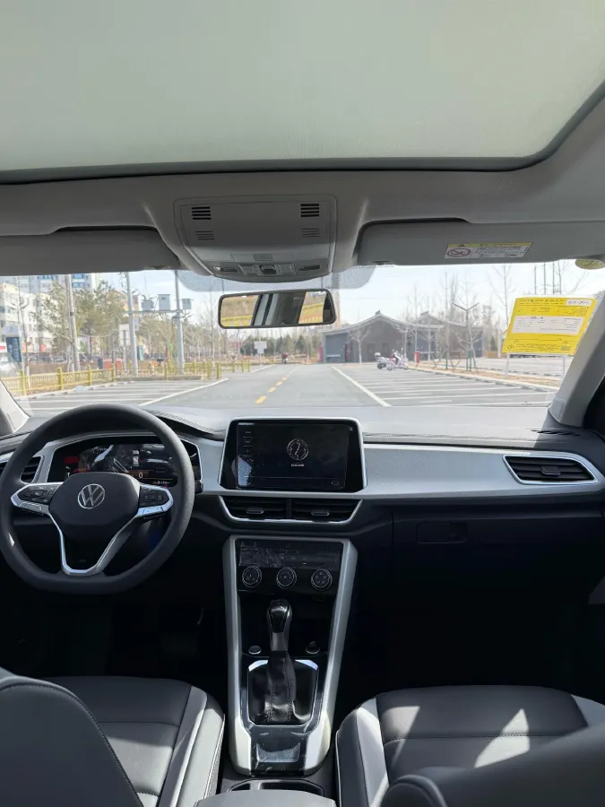 2025 Volkswagen T-Roc 1.4T 150HP L4 7DCT,autocango,china used car exporter,china ev exporter,chinese used car exporter,chinese used ev exporter
