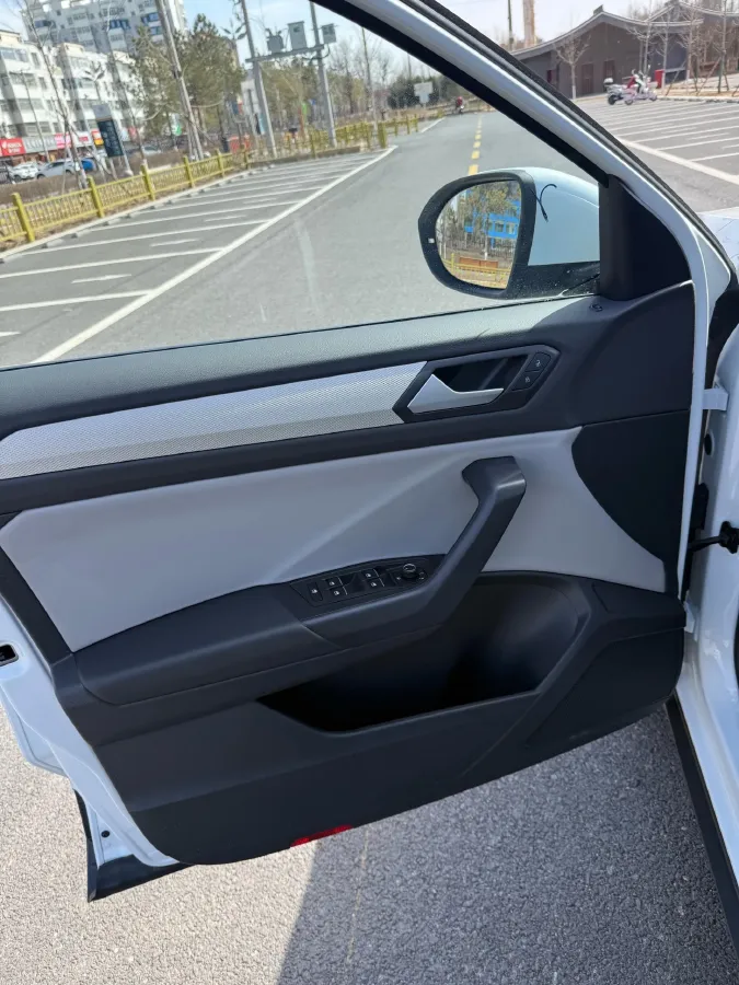 2025 Volkswagen T-Roc 1.4T 150HP L4 7DCT,autocango,china used car exporter,china ev exporter,chinese used car exporter,chinese used ev exporter