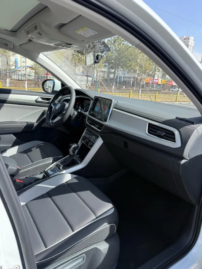 2025 Volkswagen T-Roc 1.4T 150HP L4 7DCT,autocango,china used car exporter,china ev exporter,chinese used car exporter,chinese used ev exporter