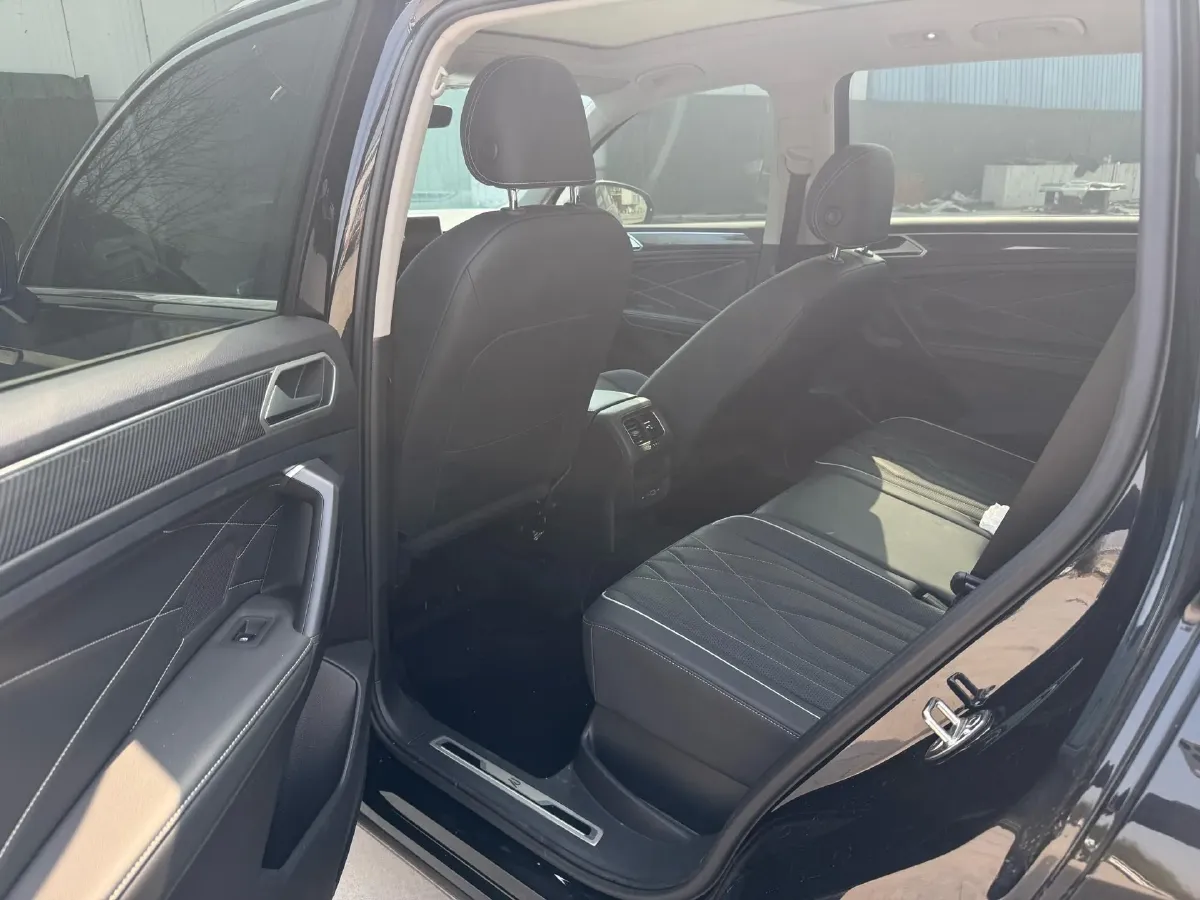 2024 Volkswagen Tiguan L 2.0T 186HP L4 7DCT,autocango,china used car exporter,china ev exporter,chinese used car exporter,chinese used ev exporter