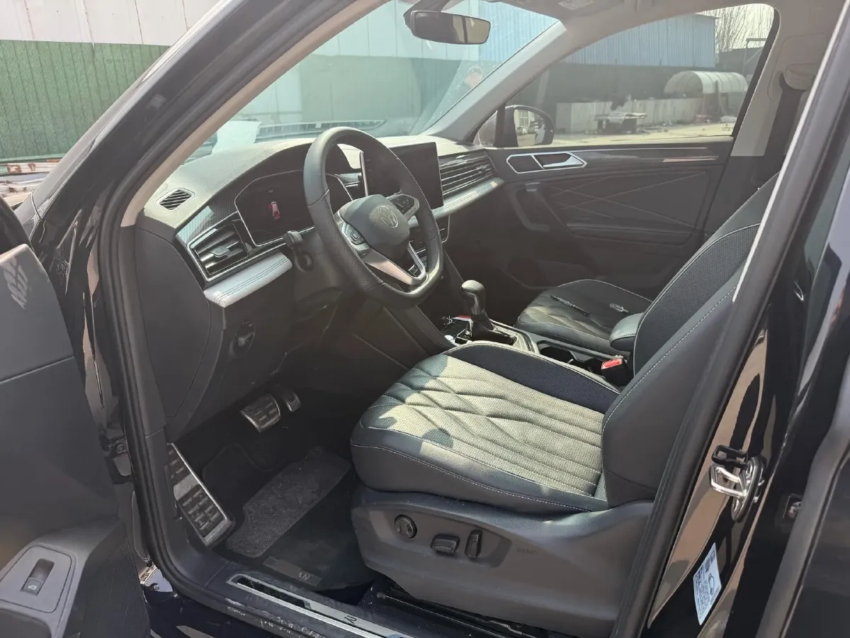 2024 Volkswagen Tiguan L 2.0T 186HP L4 7DCT,autocango,china used car exporter,china ev exporter,chinese used car exporter,chinese used ev exporter