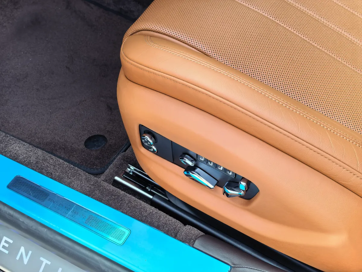 2021 Bentley Flying Spur 4.0T 550HP V8 8DCT,autocango,china used car exporter,china ev exporter,chinese used car exporter,chinese used ev exporter