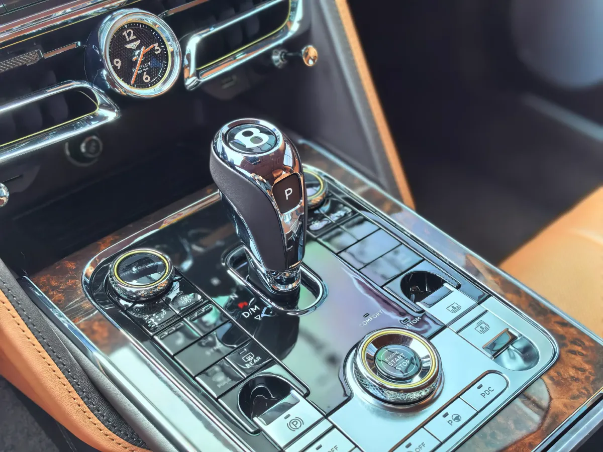 2021 Bentley Flying Spur 4.0T 550HP V8 8DCT,autocango,china used car exporter,china ev exporter,chinese used car exporter,chinese used ev exporter