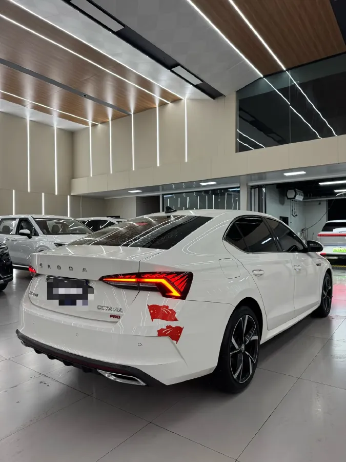 2022 Skoda Octavia 1.4T 150HP L4 7DCT,autocango,china used car exporter,china ev exporter,chinese used car exporter,chinese used ev exporter