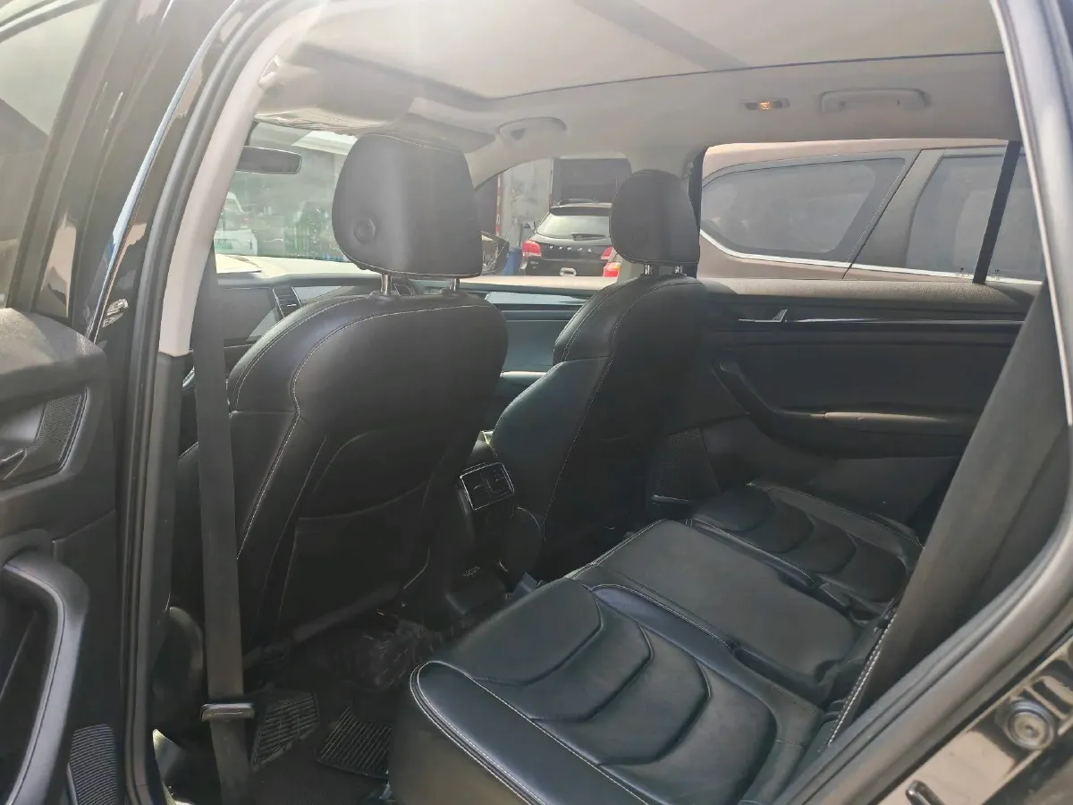2018 Skoda Kodiak 2.0T 186HP L4 7DCT,autocango,china used car exporter,china ev exporter,chinese used car exporter,chinese used ev exporter