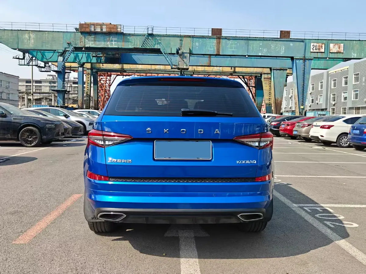 2022 Skoda Kodiak 2.0T 186HP L4 7DCT,autocango,china used car exporter,china ev exporter,chinese used car exporter,chinese used ev exporter