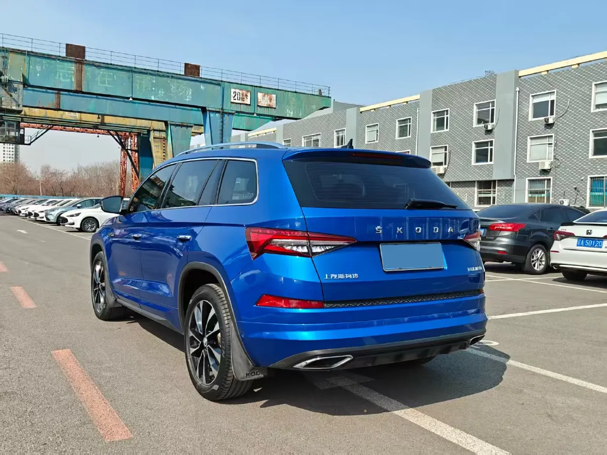 2022 Skoda Kodiak 2.0T 186HP L4 7DCT,autocango,china used car exporter,china ev exporter,chinese used car exporter,chinese used ev exporter